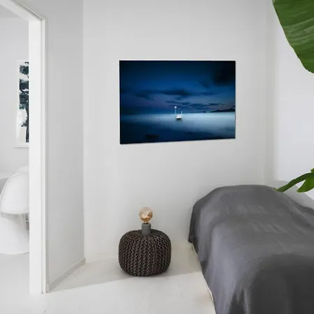 Lägenhet With Fireplace Near Underground