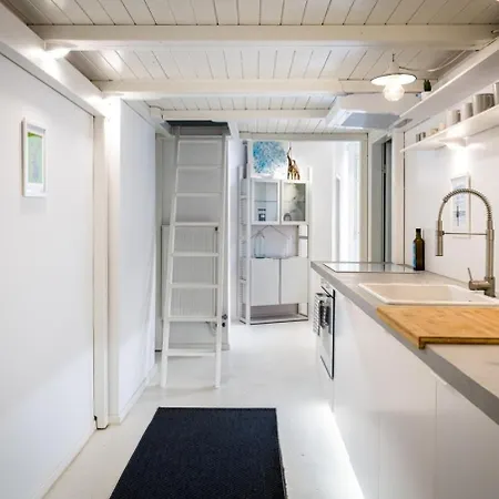 With Fireplace Near Underground Lägenhet Berlin