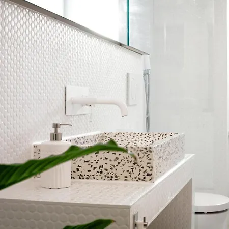 With Fireplace Near Underground Lägenhet *