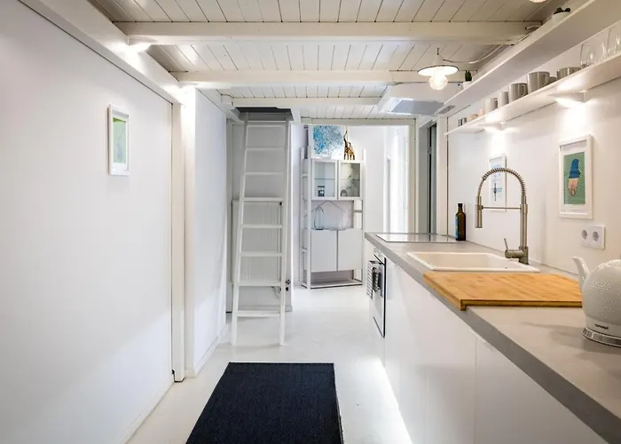 With Fireplace Near Underground Apartmán Berlín