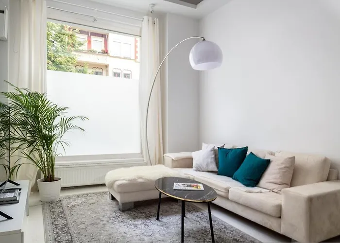 With Fireplace Near Underground Apartmán Berlín