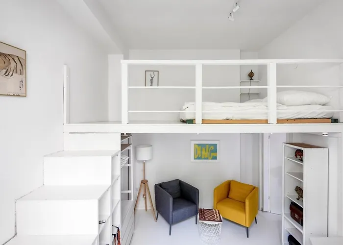 With Fireplace Near Underground * Berlín