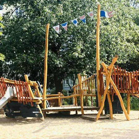 With Fireplace Near Underground Apartament Berlin