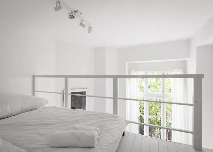 Apartament With Fireplace Near Underground