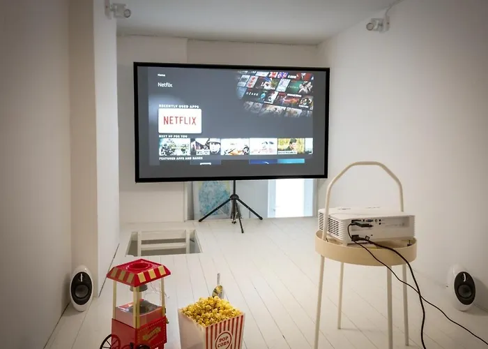 Apartament With Fireplace Near Underground